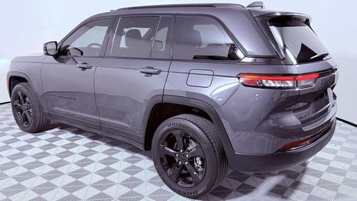 Baltic Gray Metallic Clearcoat 2023 Jeep Grand Cherokee Altitude