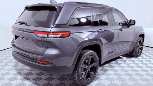 Baltic Gray Metallic Clearcoat 2023 Jeep Grand Cherokee Altitude