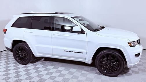 Bright White Clearcoat 2019 Jeep Grand Cherokee Altitude