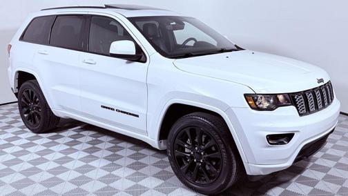 Bright White Clearcoat 2019 Jeep Grand Cherokee Altitude