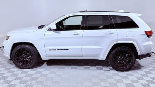 Bright White Clearcoat 2019 Jeep Grand Cherokee Altitude