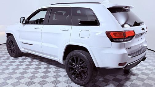 Bright White Clearcoat 2019 Jeep Grand Cherokee Altitude