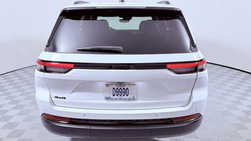 Bright White Clearcoat 2023 Jeep Grand Cherokee Altitude
