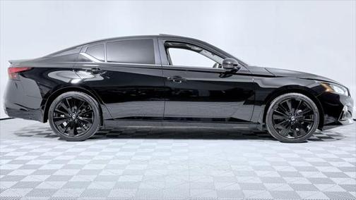 2022 Nissan Altima SR FWD