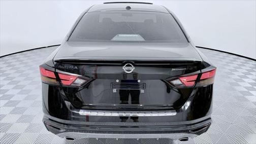 2022 Nissan Altima SR FWD