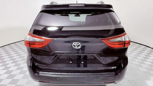 2020 Toyota Sienna XLE