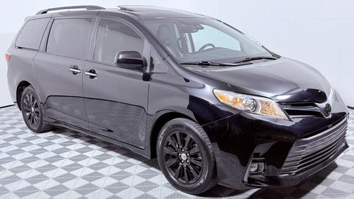2020 Toyota Sienna XLE