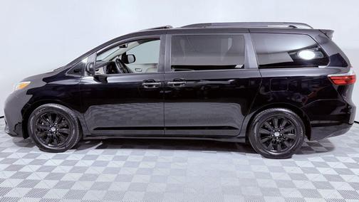 2020 Toyota Sienna XLE