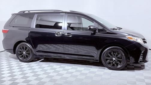2020 Toyota Sienna XLE