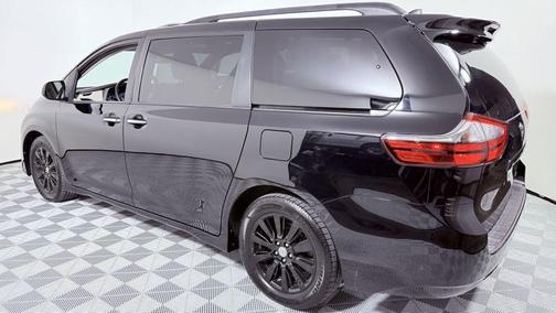 2020 Toyota Sienna XLE