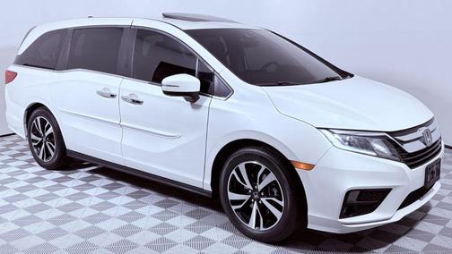 White Diamond Pearl 2018 Honda Odyssey EX-L Passenger Van