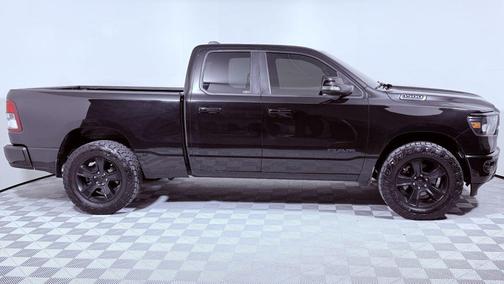 Diamond Black Crystal Pearlcoat 2022 RAM 1500 Big Horn/Lone Star