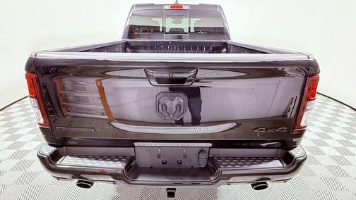 Diamond Black Crystal Pearlcoat 2022 RAM 1500 Big Horn/Lone Star