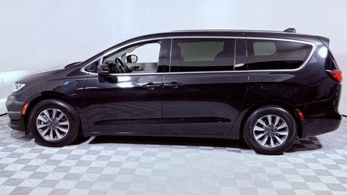 Brilliant Black Crystal Pearlcoat 2023 Chrysler Pacifica Hybrid Touring L