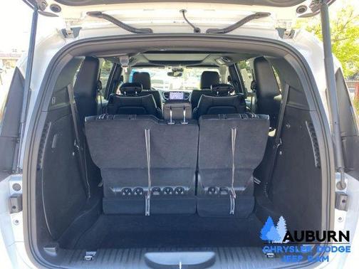 Bright White Clearcoat 2026 Chrysler Pacifica Limited