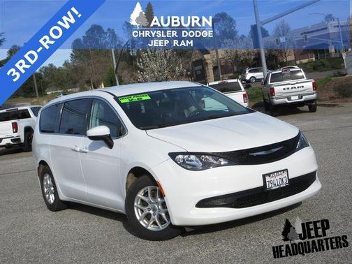 2022 Chrysler Voyager LX