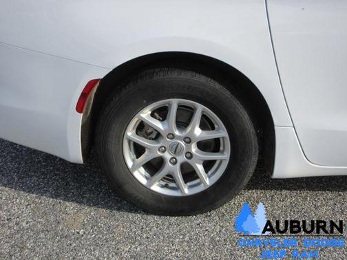 2022 Chrysler Voyager LX