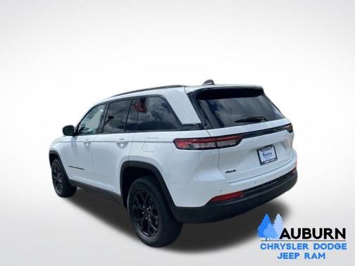 Bright White Clearcoat 2025 Jeep Grand Cherokee Laredo