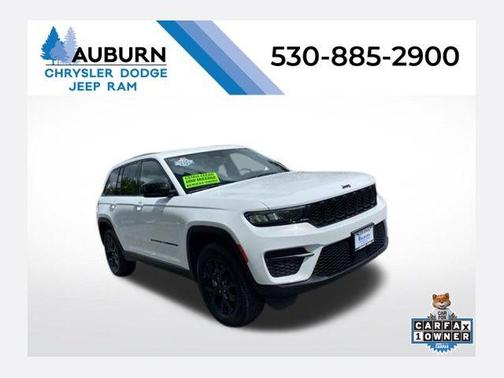 Bright White Clearcoat 2025 Jeep Grand Cherokee Laredo