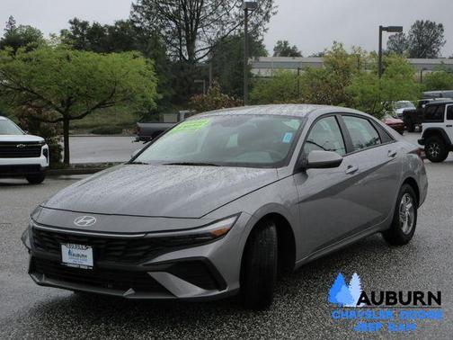 2025 Hyundai ELANTRA SE