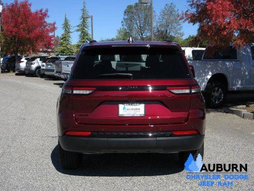 2025 Jeep Grand Cherokee Laredo