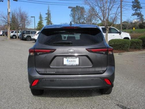 2024 Toyota Highlander LE