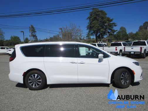 2022 Chrysler Pacifica Hybrid Touring L