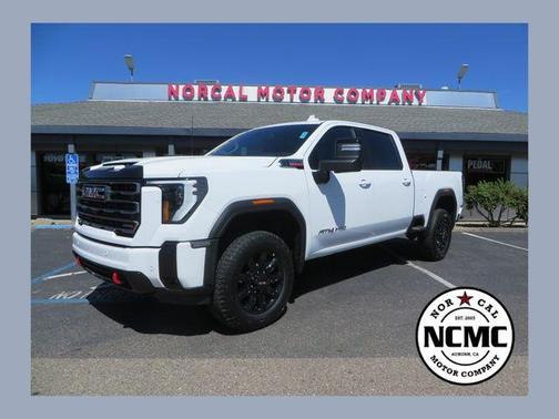 Summit White 2025 GMC Sierra 2500 AT4