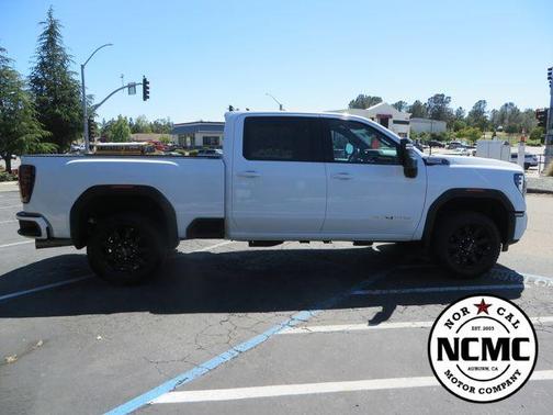 Summit White 2025 GMC Sierra 2500 AT4