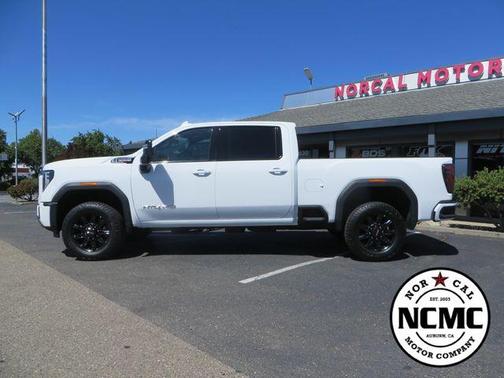 Summit White 2025 GMC Sierra 2500 AT4