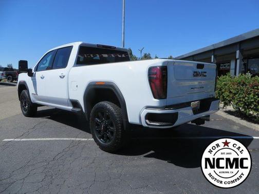 Summit White 2025 GMC Sierra 2500 AT4