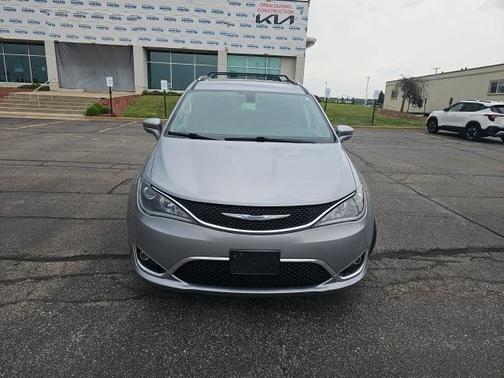 2018 Chrysler Pacifica Touring-L