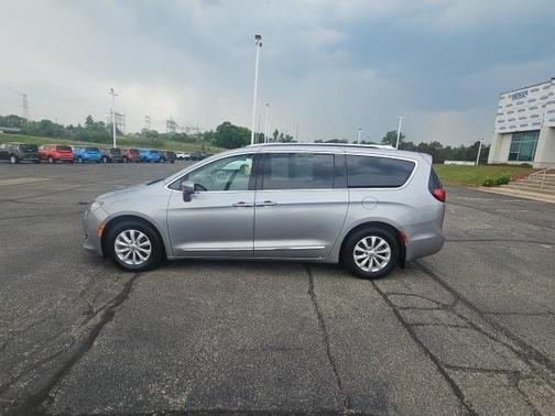2018 Chrysler Pacifica Touring-L