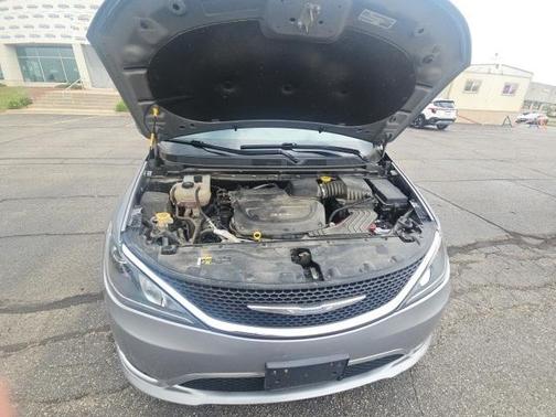 2018 Chrysler Pacifica Touring-L