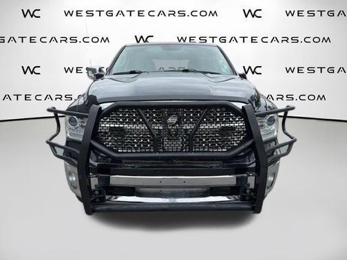 Brilliant Black Crystal Pearlcoat 2018 RAM 1500 Laramie