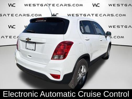 Summit White 2022 Chevrolet Trax LS