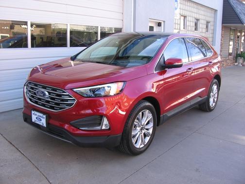 RED 2023 Ford Edge Titanium