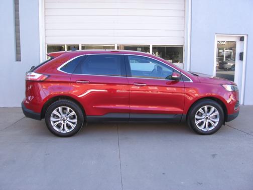 RED 2023 Ford Edge Titanium