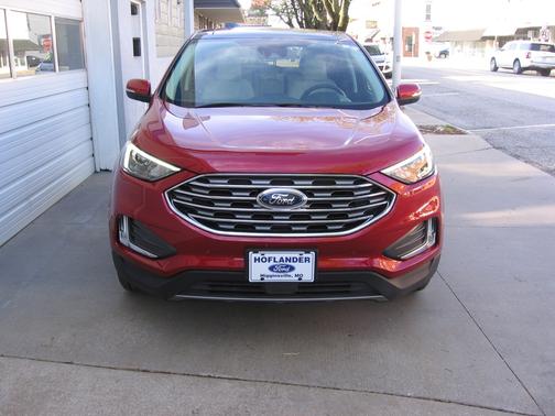RED 2023 Ford Edge Titanium
