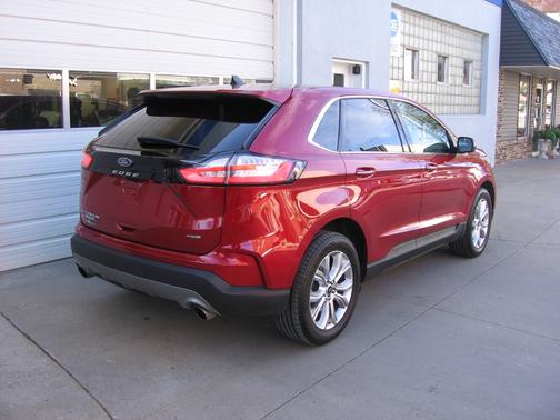 RED 2023 Ford Edge Titanium