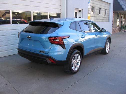 2025 Chevrolet Trax LS