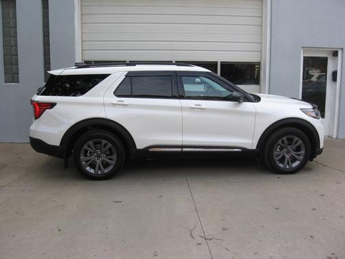 WHITE 2025 Ford Explorer Active 4WD
