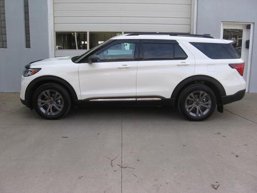 WHITE 2025 Ford Explorer Active 4WD