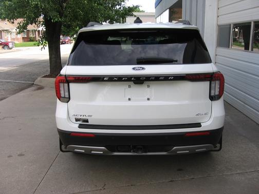 WHITE 2025 Ford Explorer Active 4WD