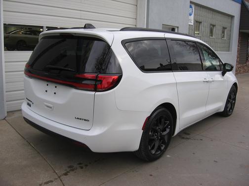 2025 Chrysler Pacifica Limited