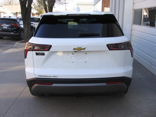 WHITE 2025 Chevrolet Equinox LT