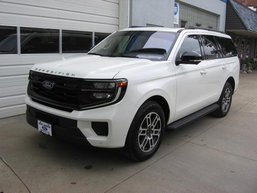 WHITE 2025 Ford Expedition Active 4x4