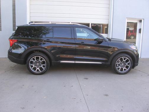 BLACK 2025 Ford Explorer Platinum 4WD