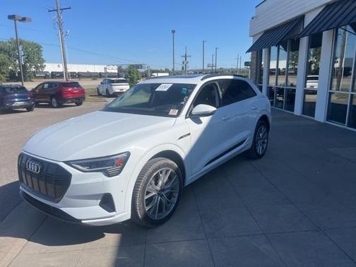 2021 Audi e-tron Prestige