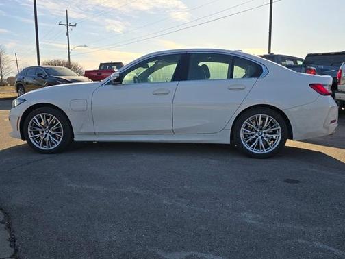 2024 BMW 330e xDrive